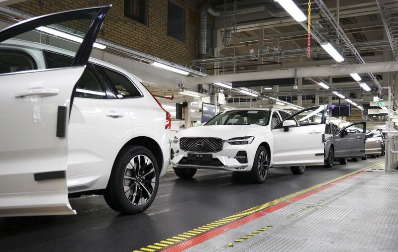 Volvo Cars posts smaller profit for the second quarter