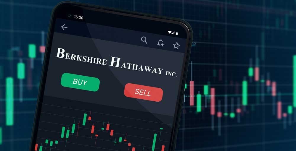 BRKB Stock: Investors Are Starting To Look Past Warren Buffett