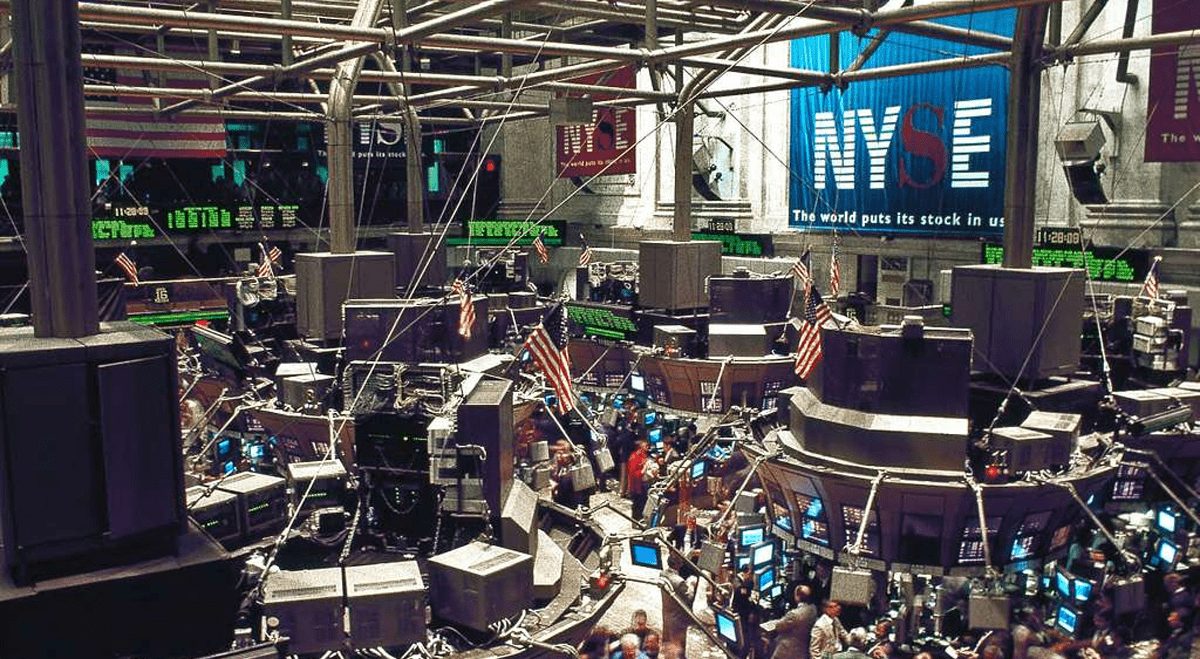 Applied Materials Slips Despite Strong Outlook as SMIC Rallies on Earnings: Dow Jones, S&P, Nasdaq, Wall Street Futures