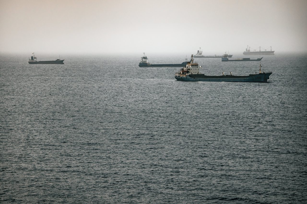 Oil prices rise as U.S. and Iran fight for control of Strait of Hormuz