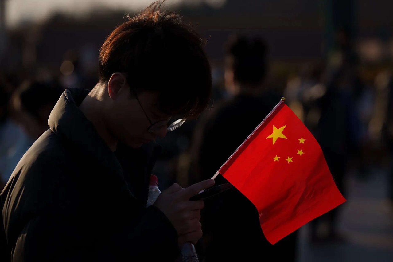 Global Market: Chinese stocks slide as semiconductor and robotics shares tumble