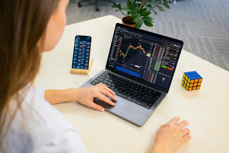 Jim Cramer Urges to Stick With Salesforce Inc. (CRM) Despite Analyst Bearishness