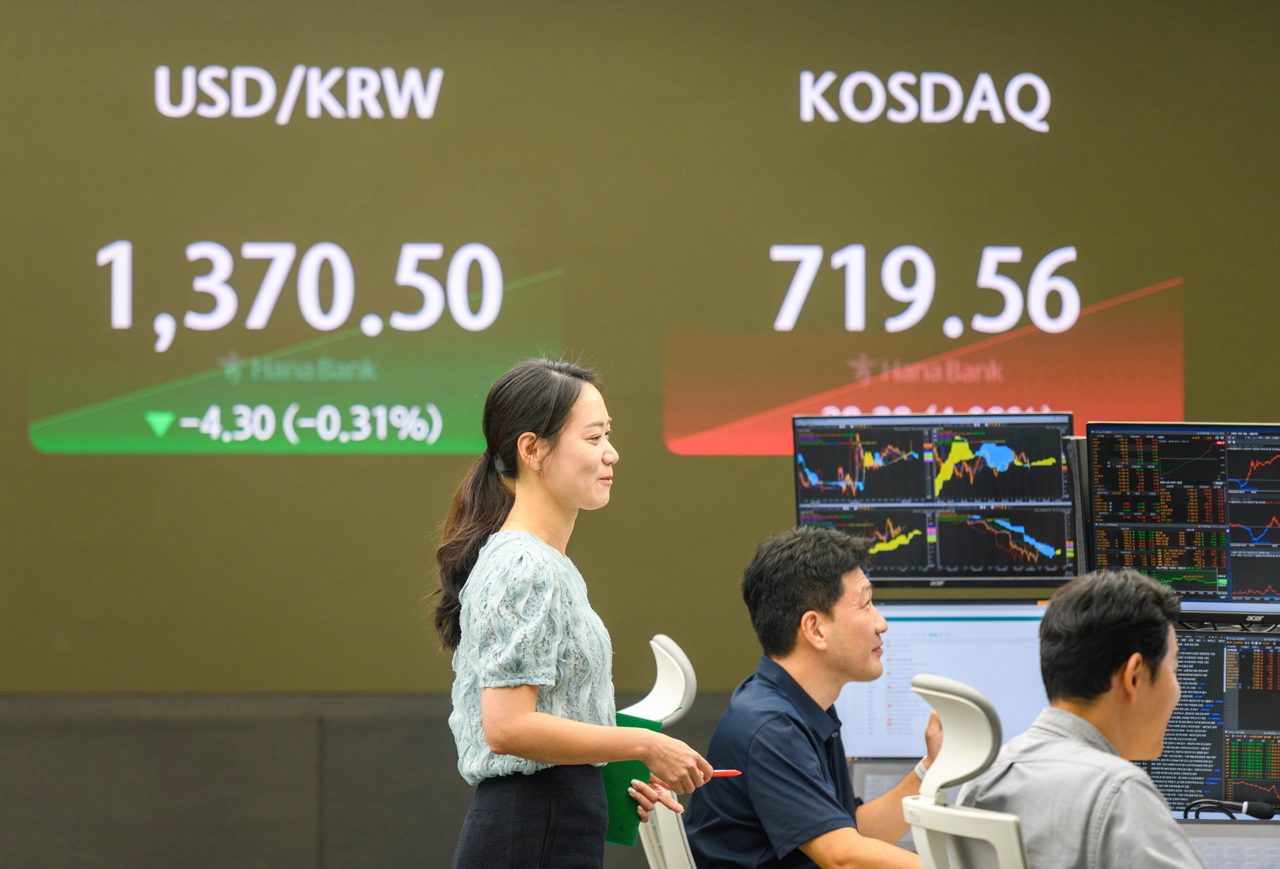 South Korean retail investors shift billions to US stocks amid local margin decline