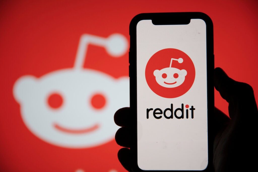 Reddit Stock Tumbles as CEO Says Google Search Referrals Were 'Choppy,' Pushes Users to Its App
