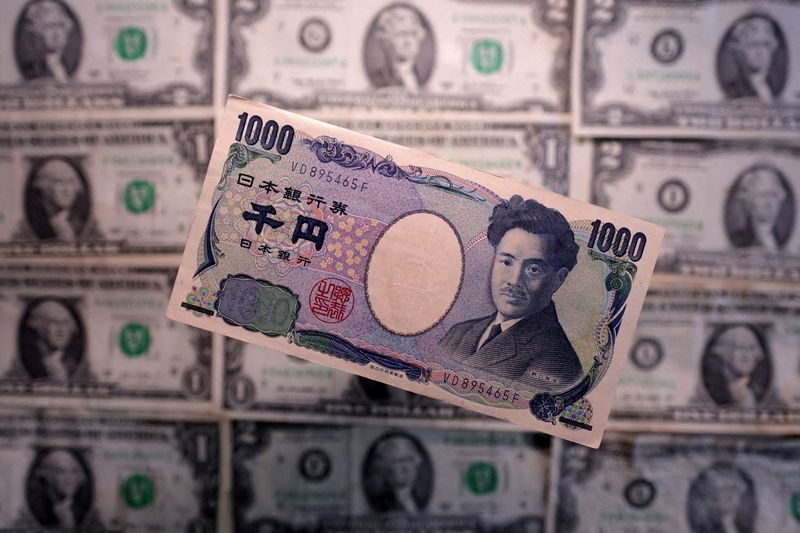 Yen stronger as traders pare bets on Fed rate hike