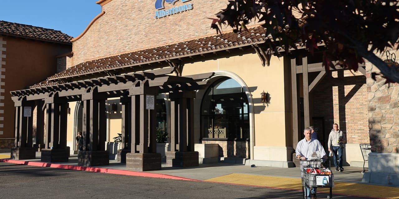 Albertsons CEO Makes First-Ever Stock Purchase After Earnings Selloff
