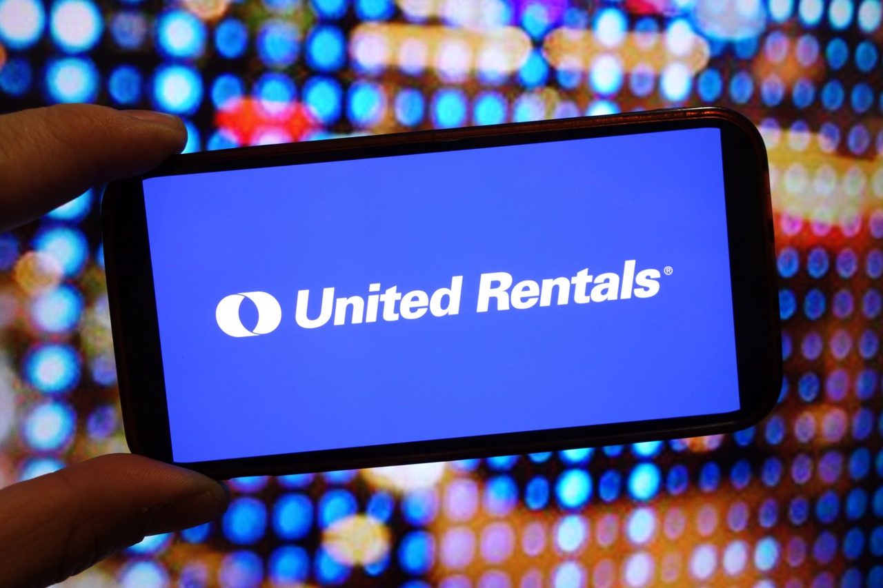 Are Wall Street Analysts Predicting United Rentals Stock Will Climb or Sink?