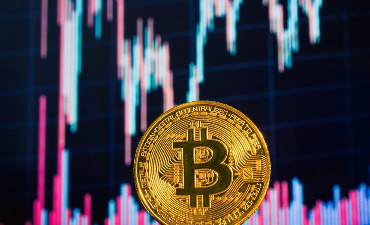 SoFi Climbs 5% as Robinhood Spikes 13%, Affirm Ticks Up: Is There a Crypto Connection Here?
