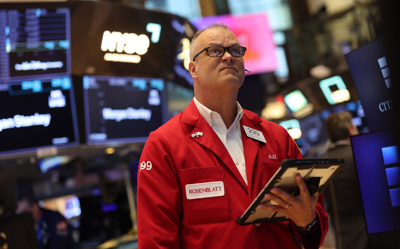 Stock market today: Dow, S&P 500, Nasdaq rise as Apple notches record high