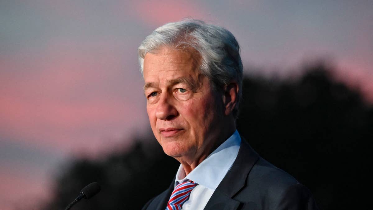 Dimon makes a sobering call despite a strong economy