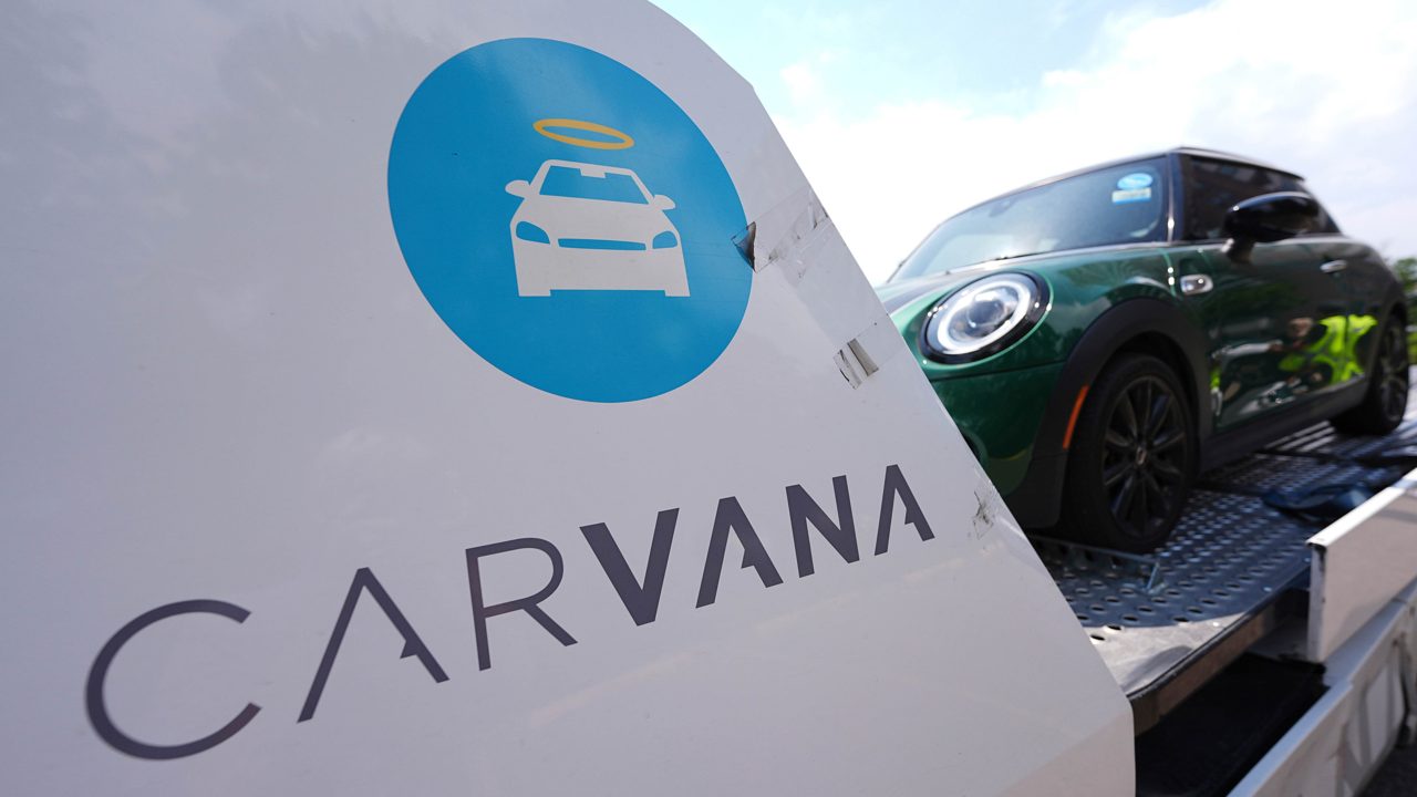 Carvana stock tumbles as full-year guidance disappoints despite record quarter