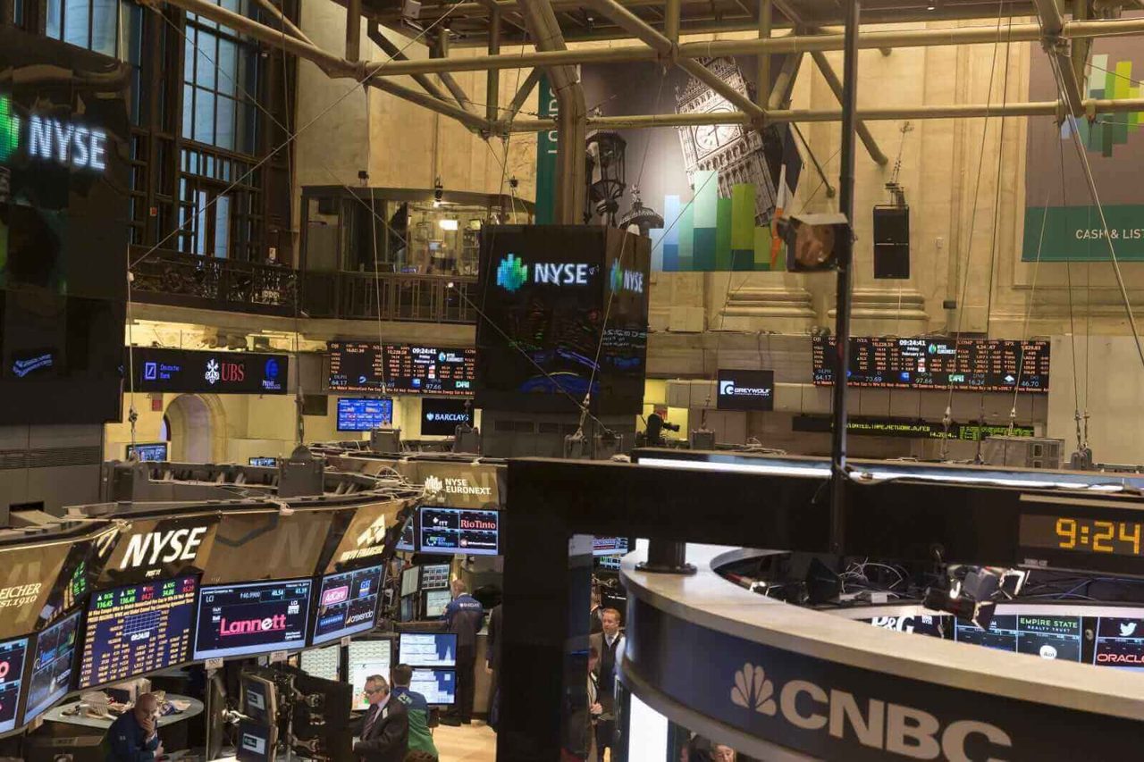 Stocks Mostly Higher in Hopes for a Deal to Reopen Hormuz