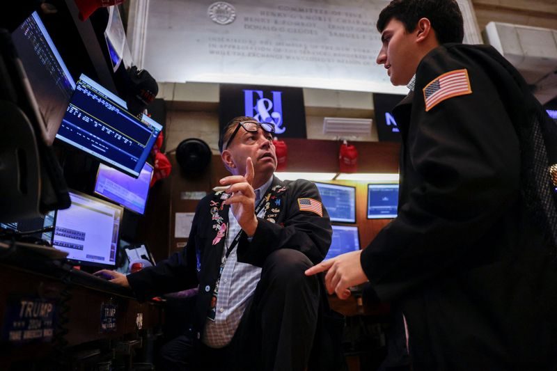 US equity funds draw inflows despite market pressures