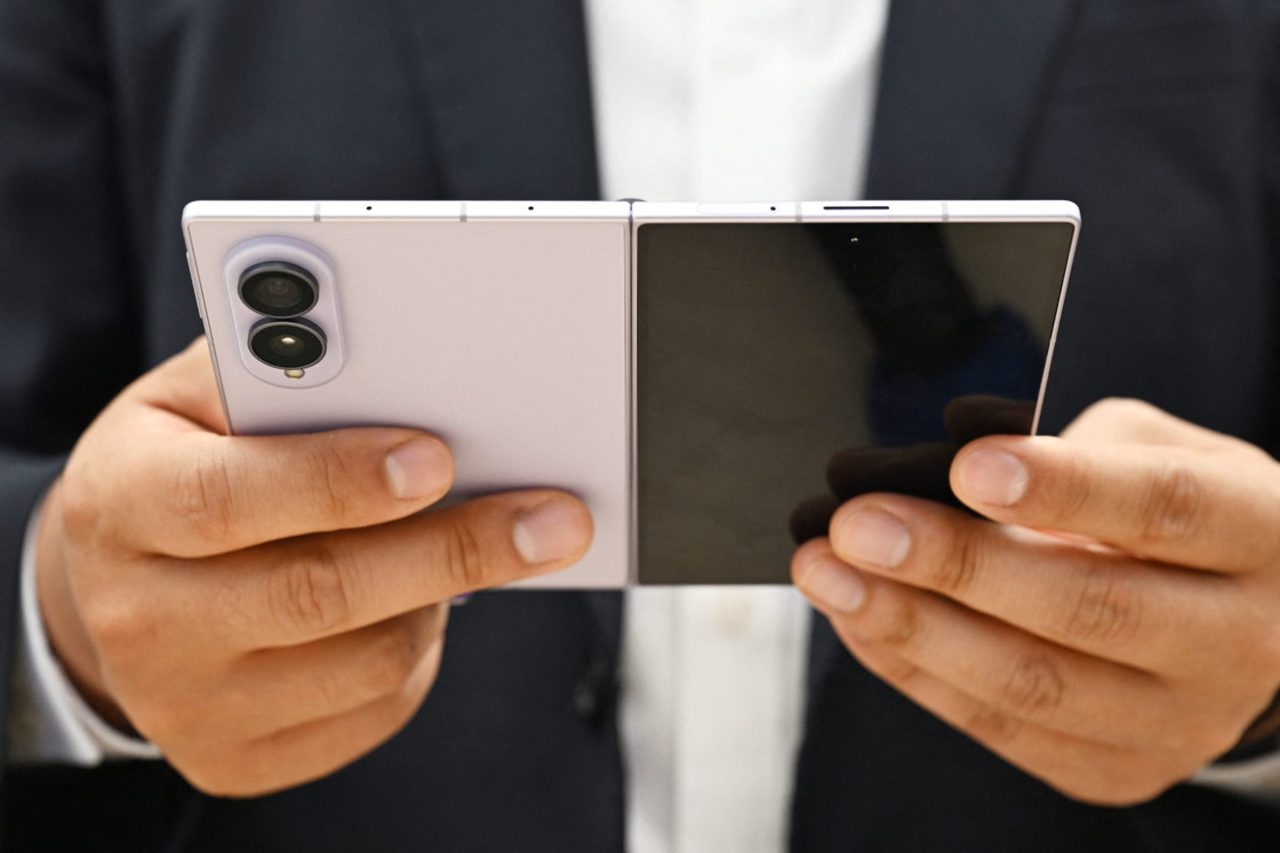 Samsung pre-orders for latest foldables jump 30% from last year