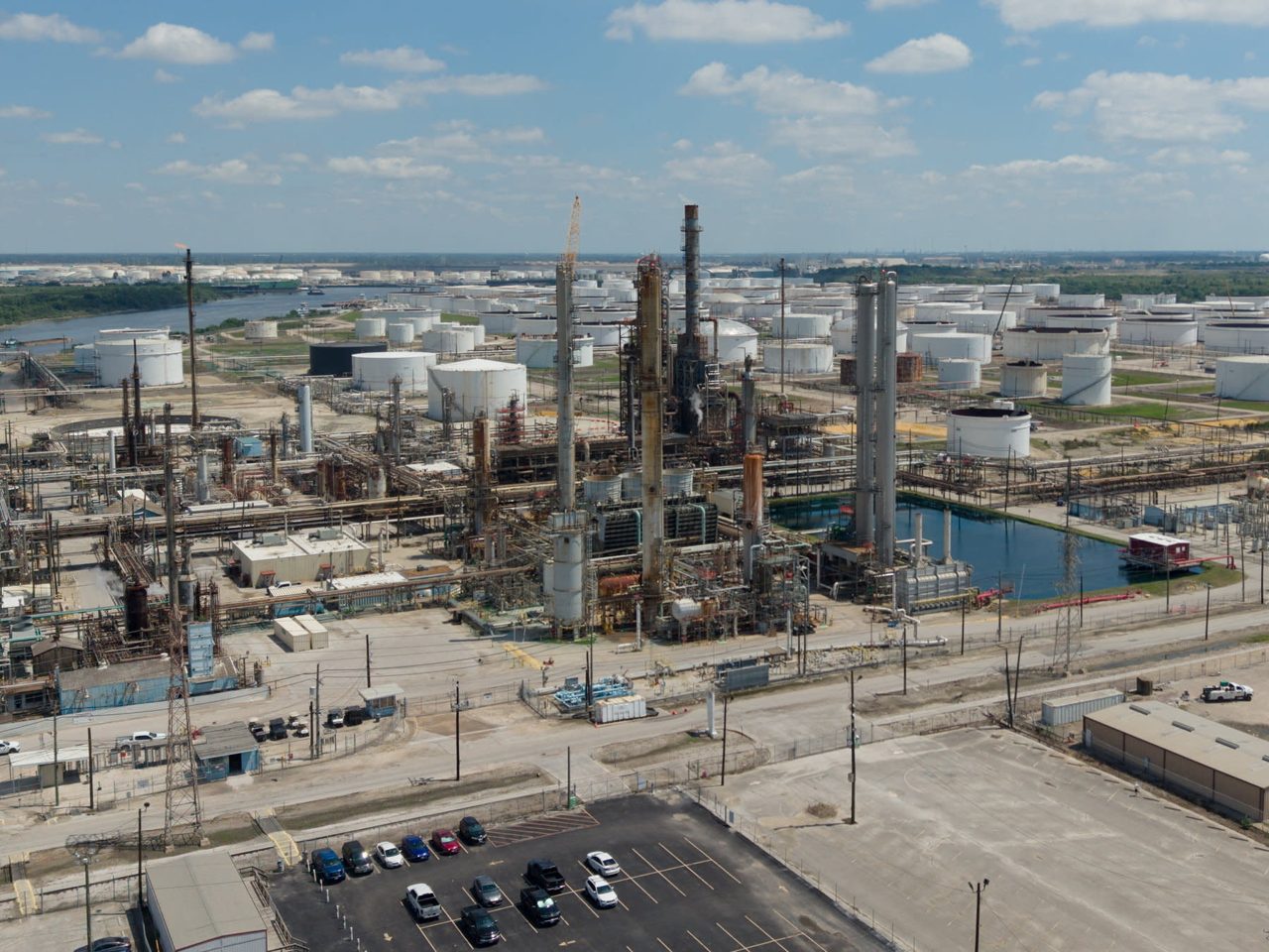 Chevron earnings beat forecast as refining margins soar, rival Exxon misses estimates