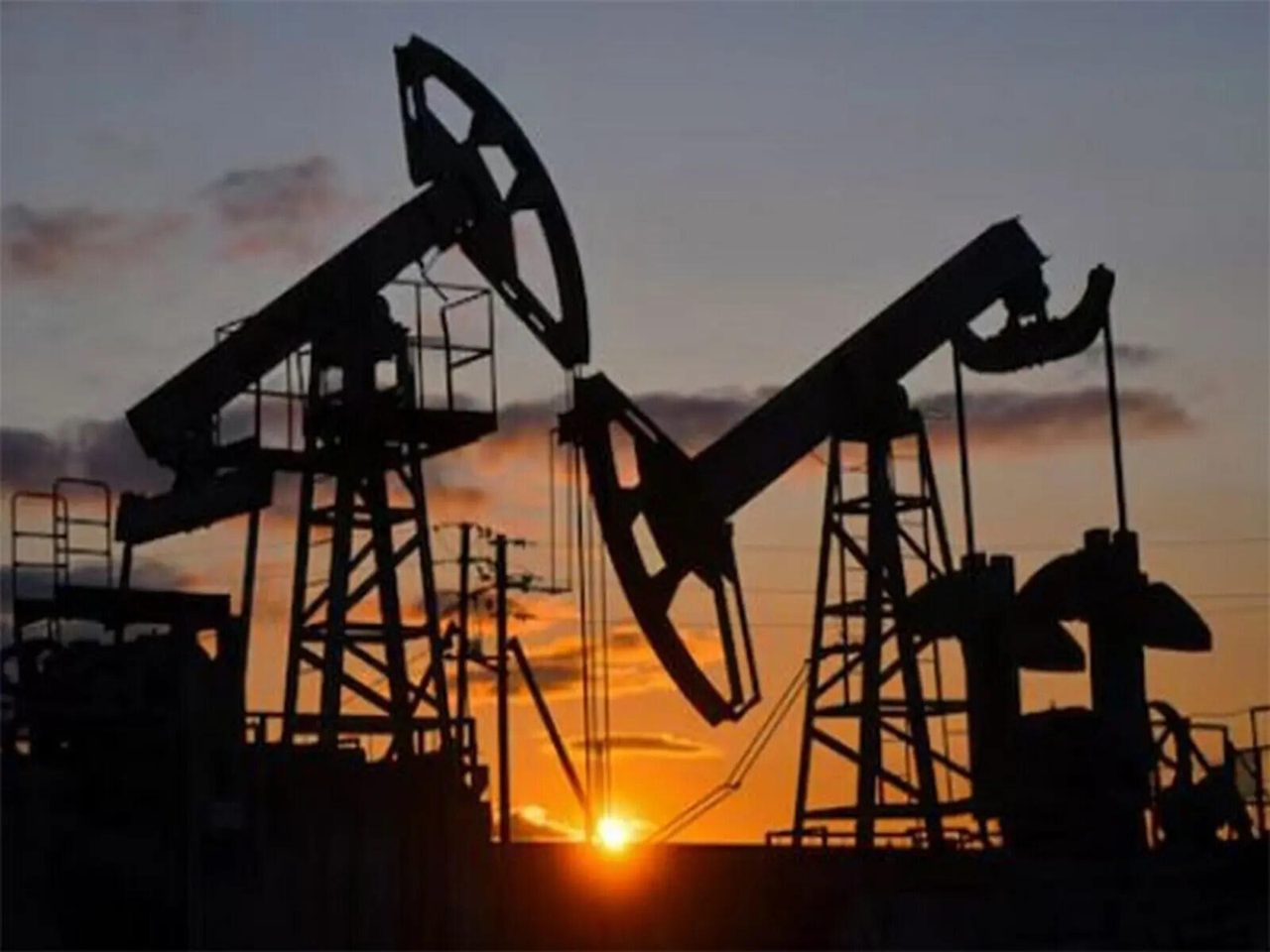 Brent crude tops $80 per barrel as Hormuz talks, tanker attacks keep supply risks high