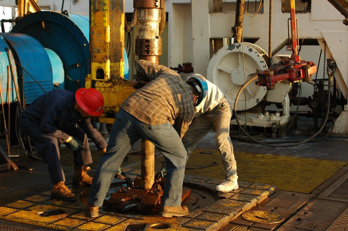 2 Energy Dividend Stocks to Buy -- and the Risk Behind Each Payout