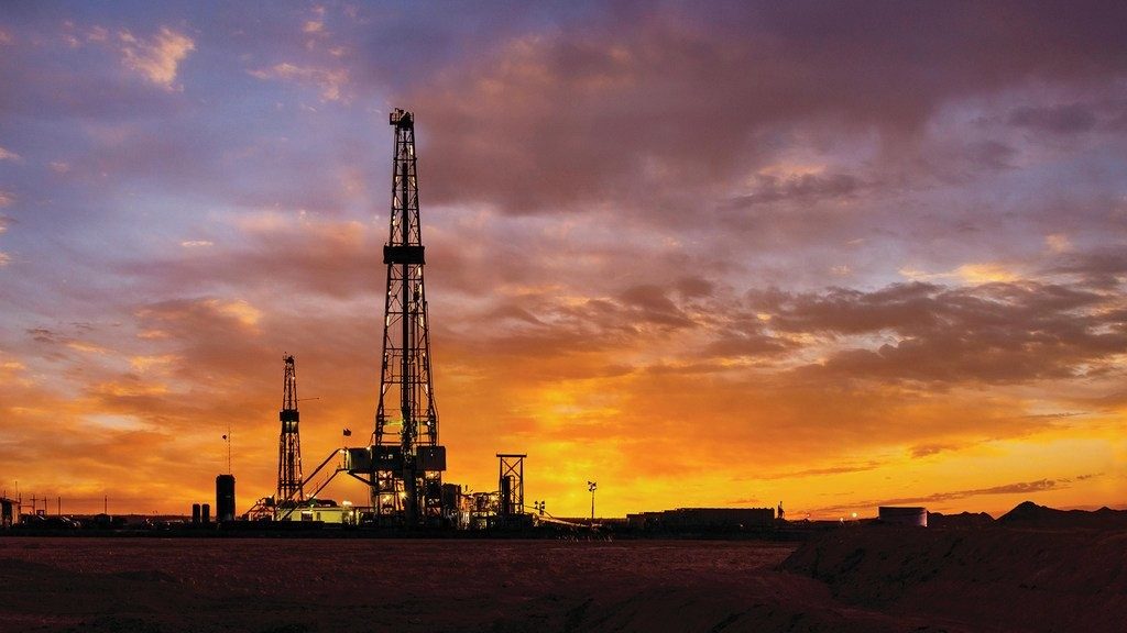 Record US Oil Output Exceeds Russia and Saudi Arabia by 40%