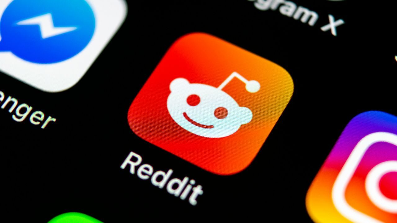 Reddit set for earnings beat as ad momentum, user growth build