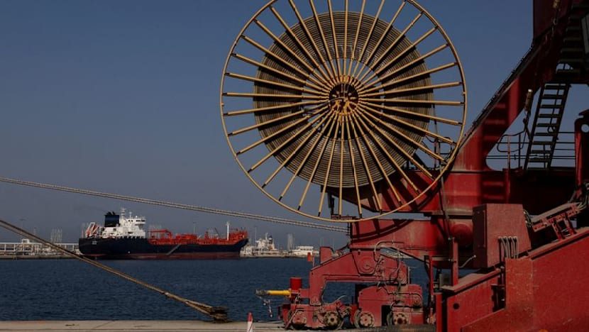 Crude Prices Rise on Renewed US-Iran Conflict and Strait of Hormuz Risks