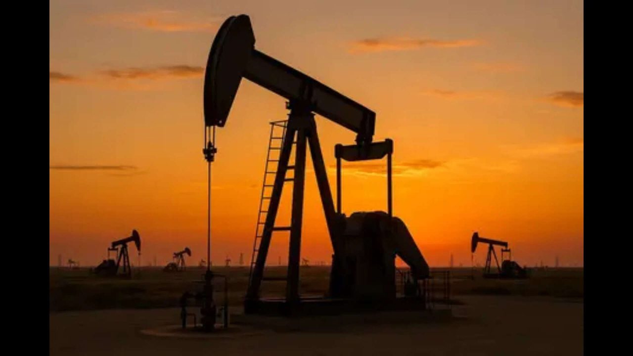 Brent Jumps 3% on US-Iran Strait of Hormuz Escalation