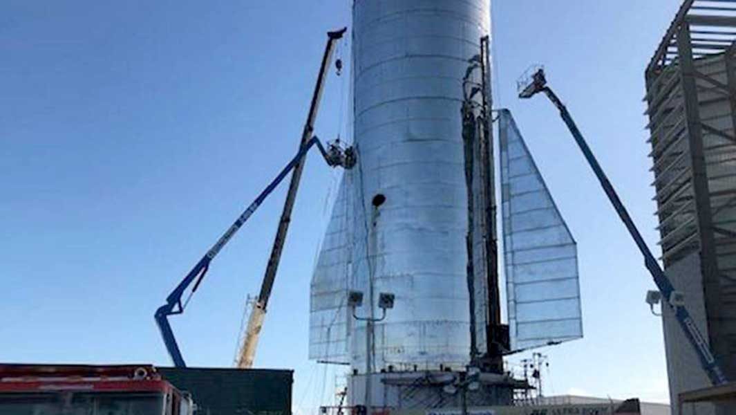 SpaceX Supplier Sinks On Earnings; Aerospace Parts Vendor Soars