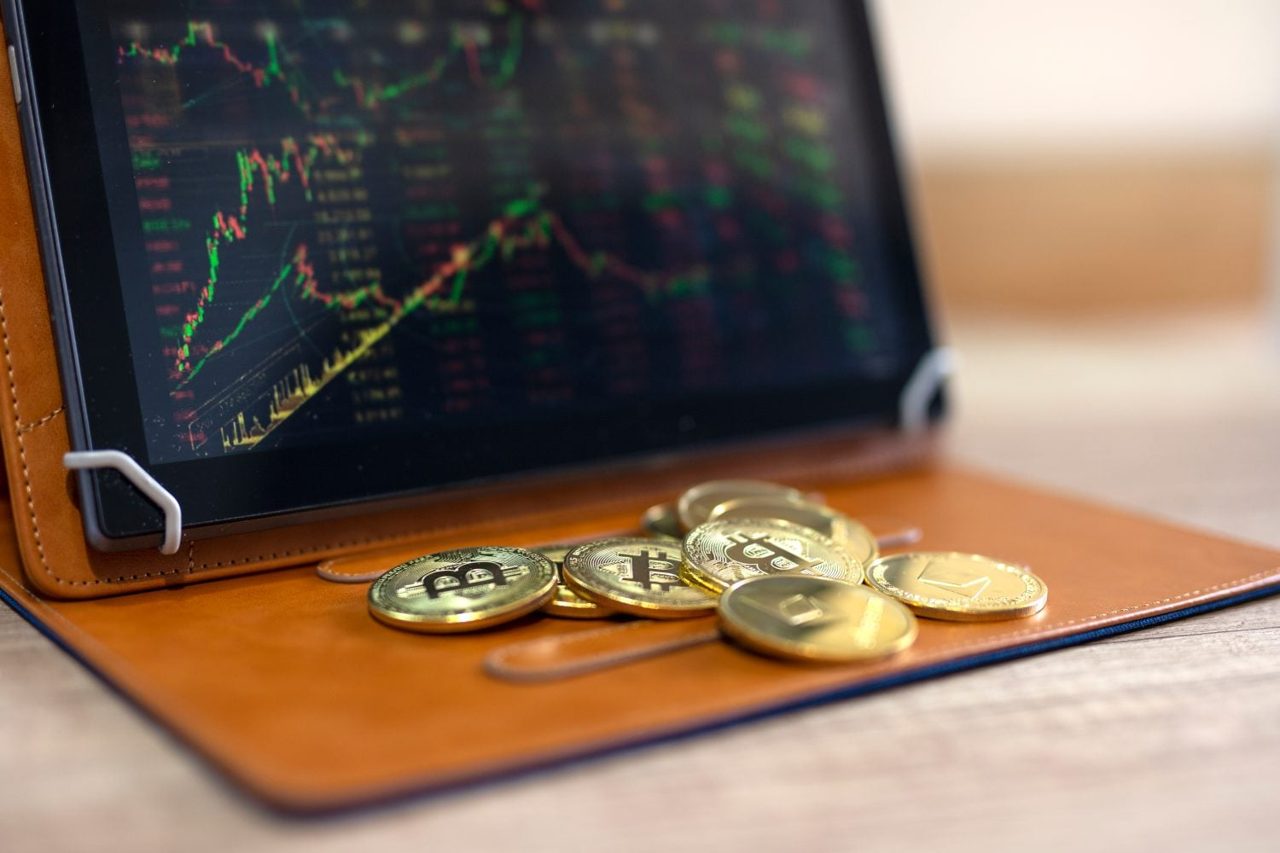 Strategy (MSTR) vs BlackRock’s IBIT: Which Bitcoin Bet Has Held Up Better in 2026?