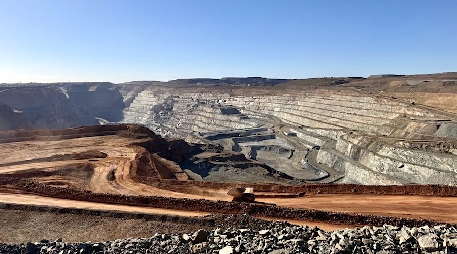 Elliott turns up heat on Northern Star with six board picks