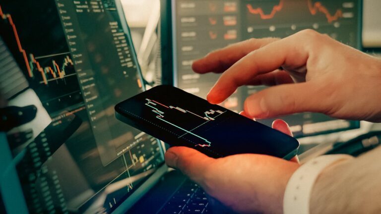 Robinhood (HOOD)’s Growth Story: Can Diversification Offset Market Volatility?