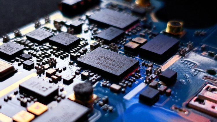 Monolithic Power Systems (MPWR) vs. TXN and ADI: Are Investors Paying Too Much for AI Power Growth?