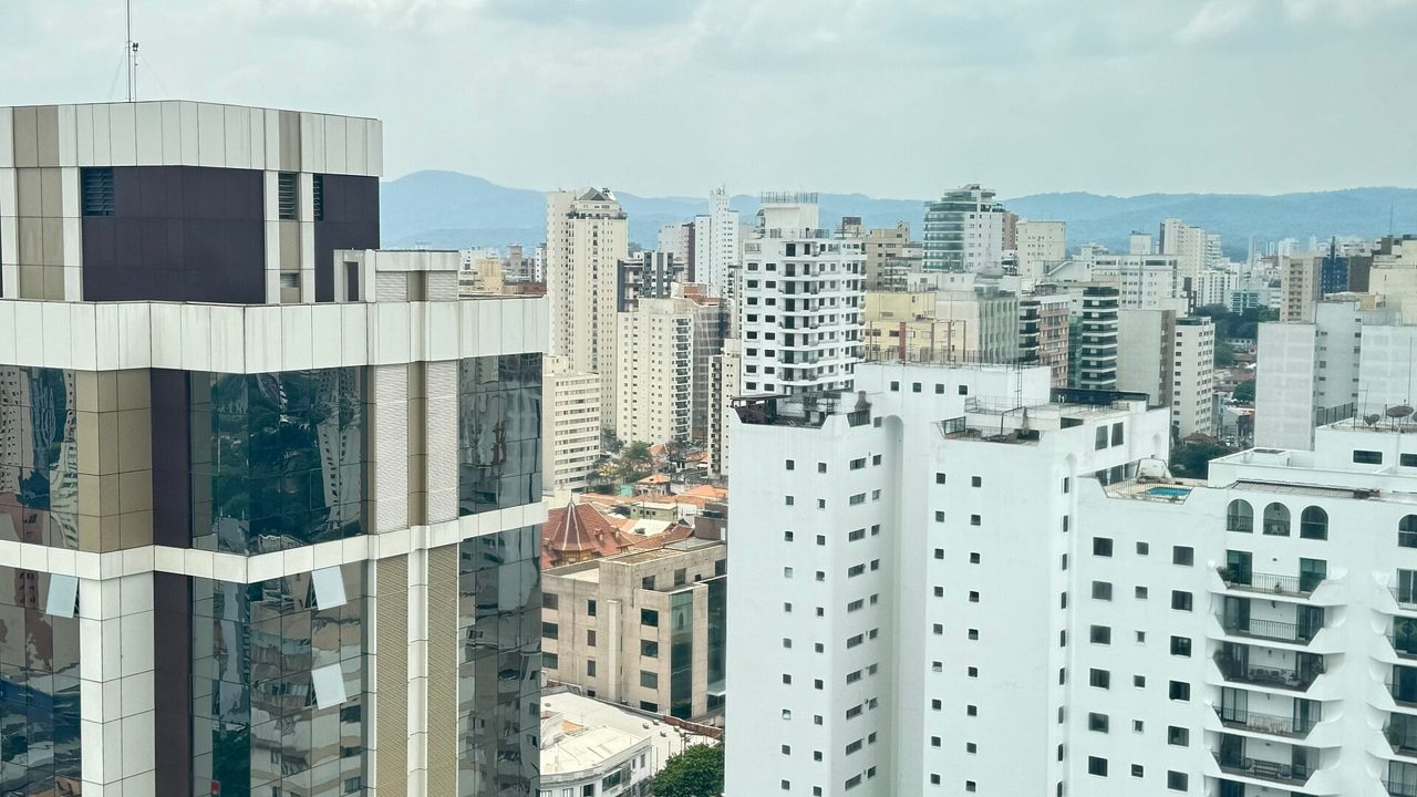 Brazil Economy Stalls in May, Fueling Rate Cut Bets