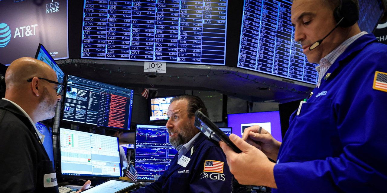 U.S. Chip Stocks Rebound, Lifting Indexes Ahead of Tech Earnings