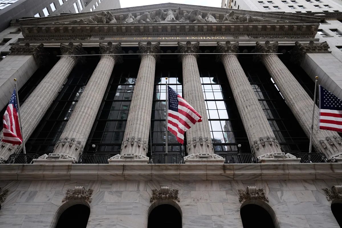 Oil prices jump, while the Dow drops more than 1,100 as sinking AI stocks drag Wall Street lower