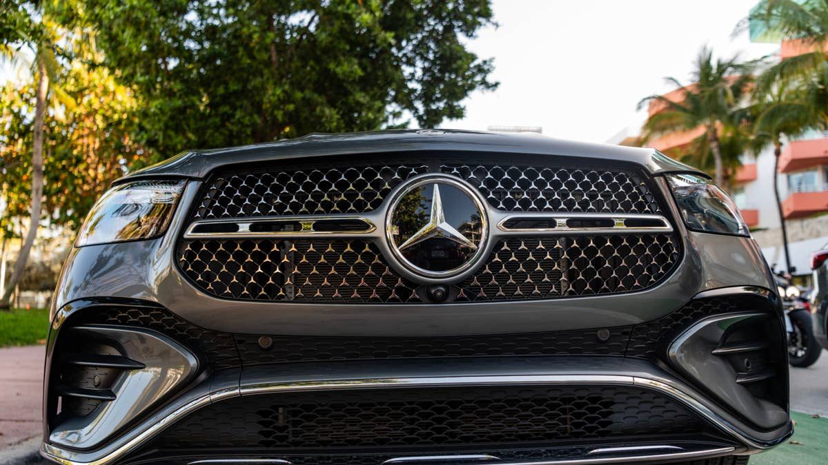 Mercedes won't give up its U.S. business without a fight