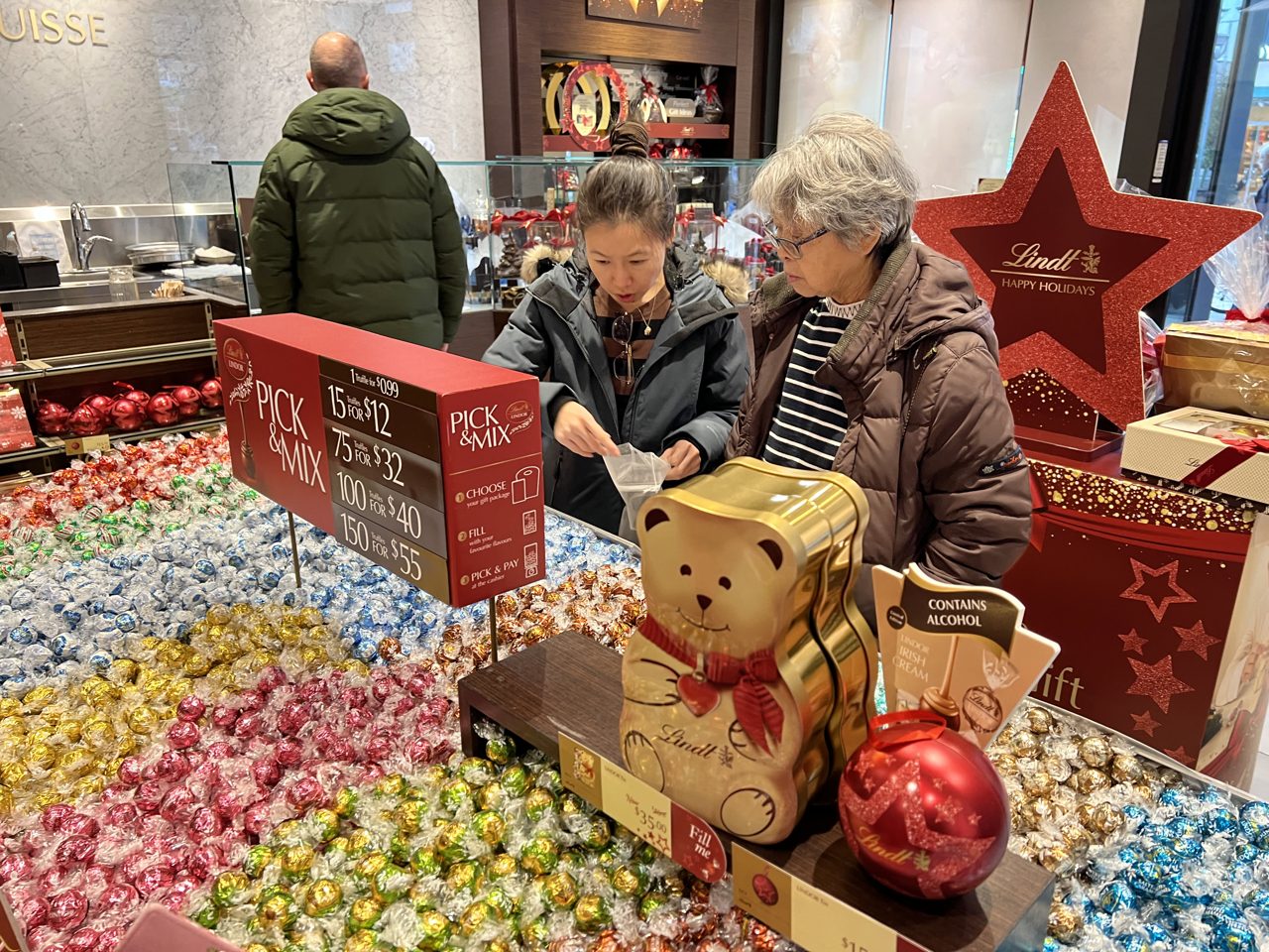 Cocoa Prices Retreat, but Chocolate Makers Avoid Broad Price Cuts