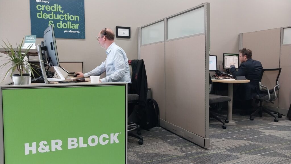 How To Earn $500 A Month From H&R Block Stock Ahead Of Q4 Earnings