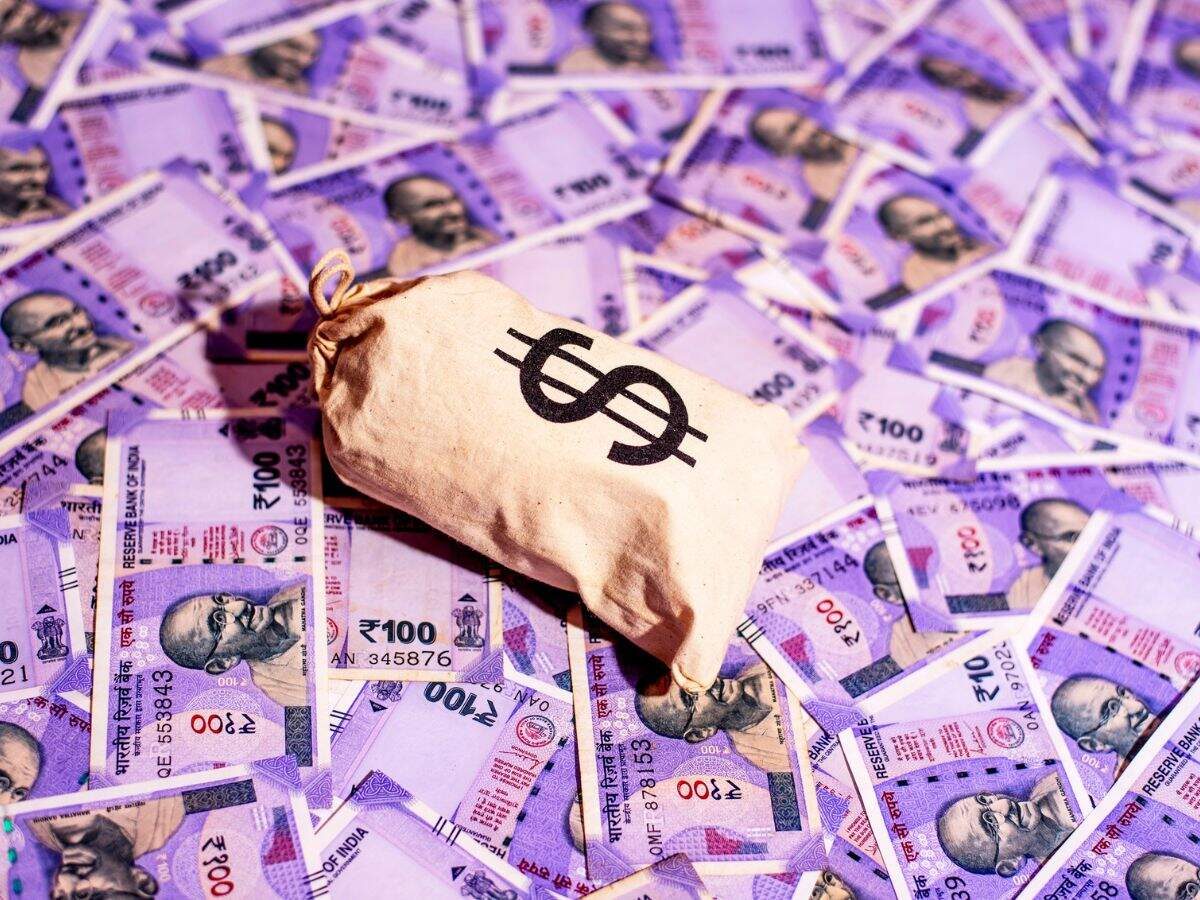 Banks continue to garner FCNR deposits at a brisk pace