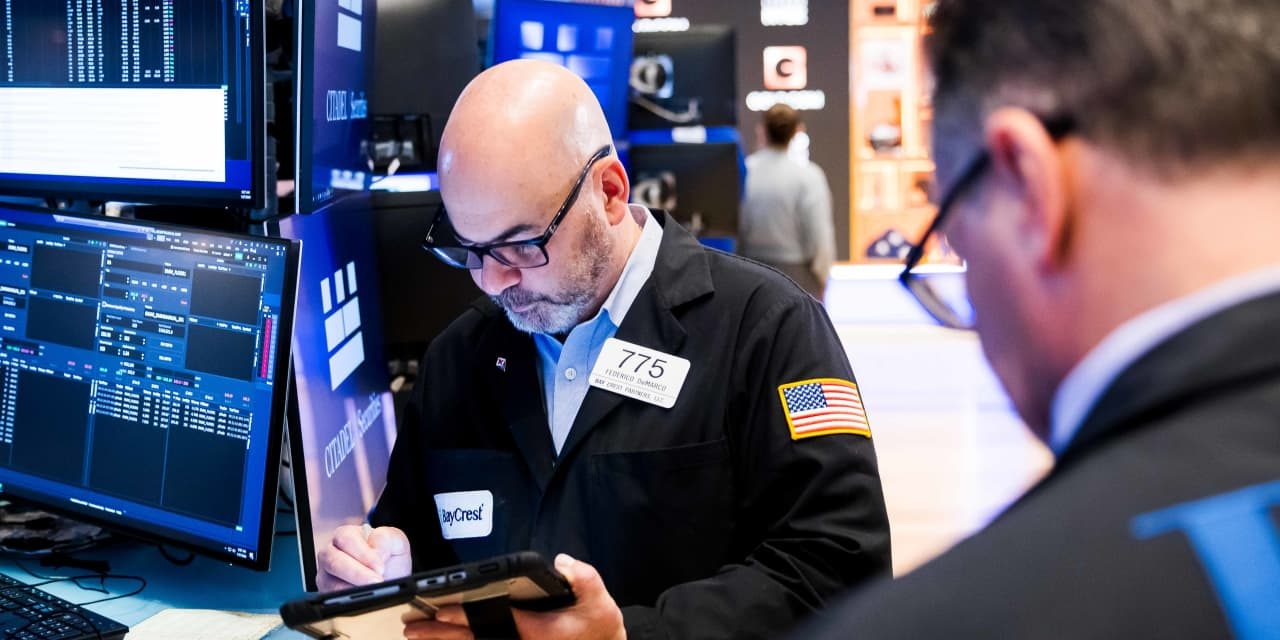 Stock Futures Rise, Oil Drops to Begin a New Month