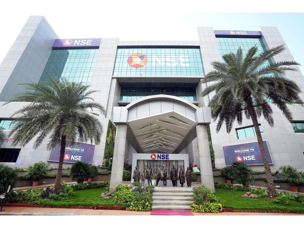 Closing auction session for equity cash segment comes into effect