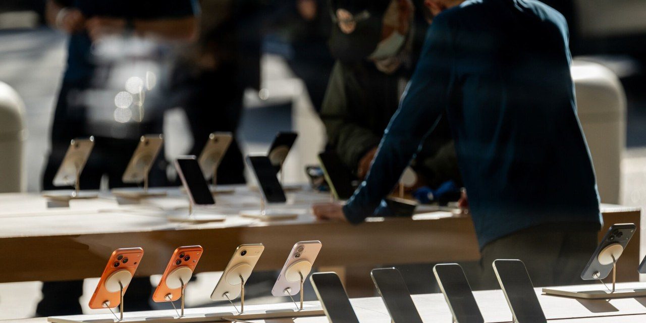 Amazon Surges and Apple Falls on Latest Earnings