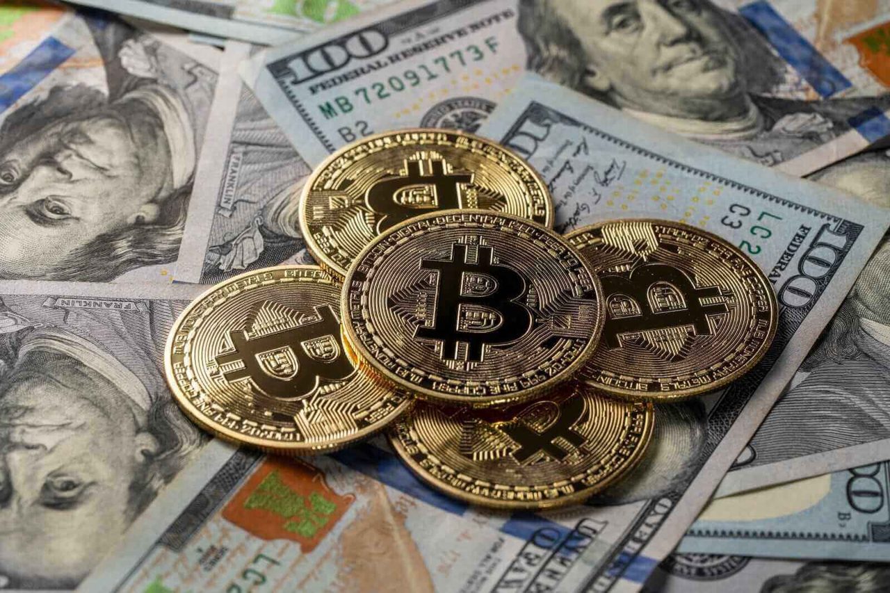 MSTR Stock Leads Crypto Stocks Higher as Bitcoin Passes $71K