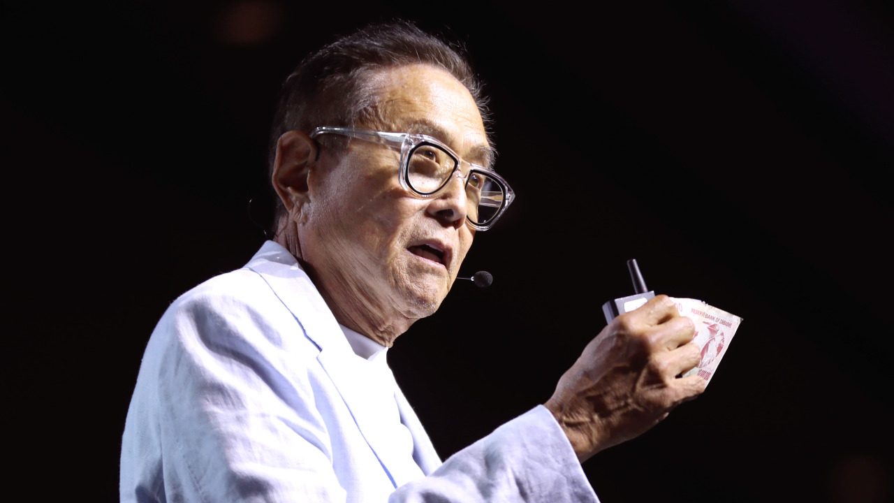 Robert Kiyosaki reveals 'the biggest liability' that puts you at Wall Street's mercy. Is your nest egg about to crack?