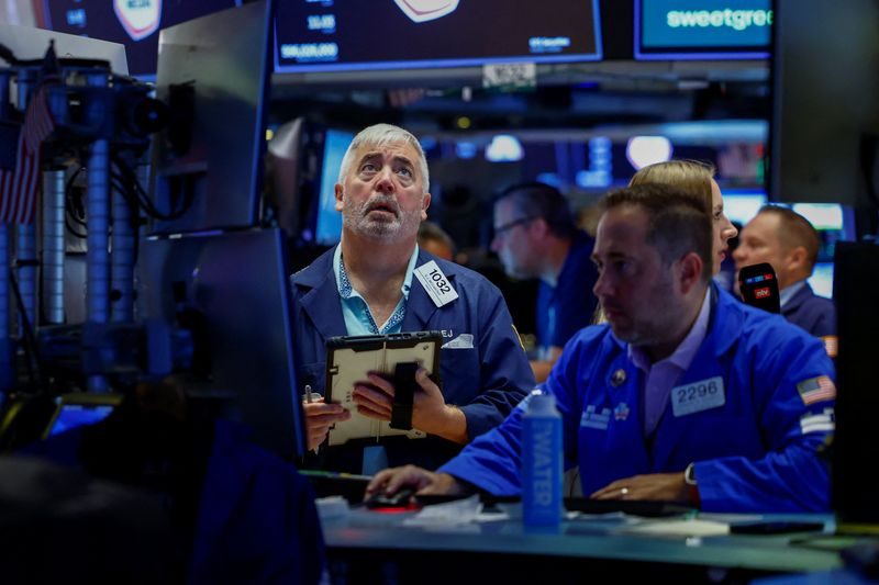 Oil prices rally as global stocks retreat