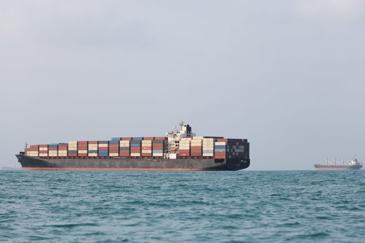 U.S. stocks fall after Iran says Strait of Hormuz will remain shut