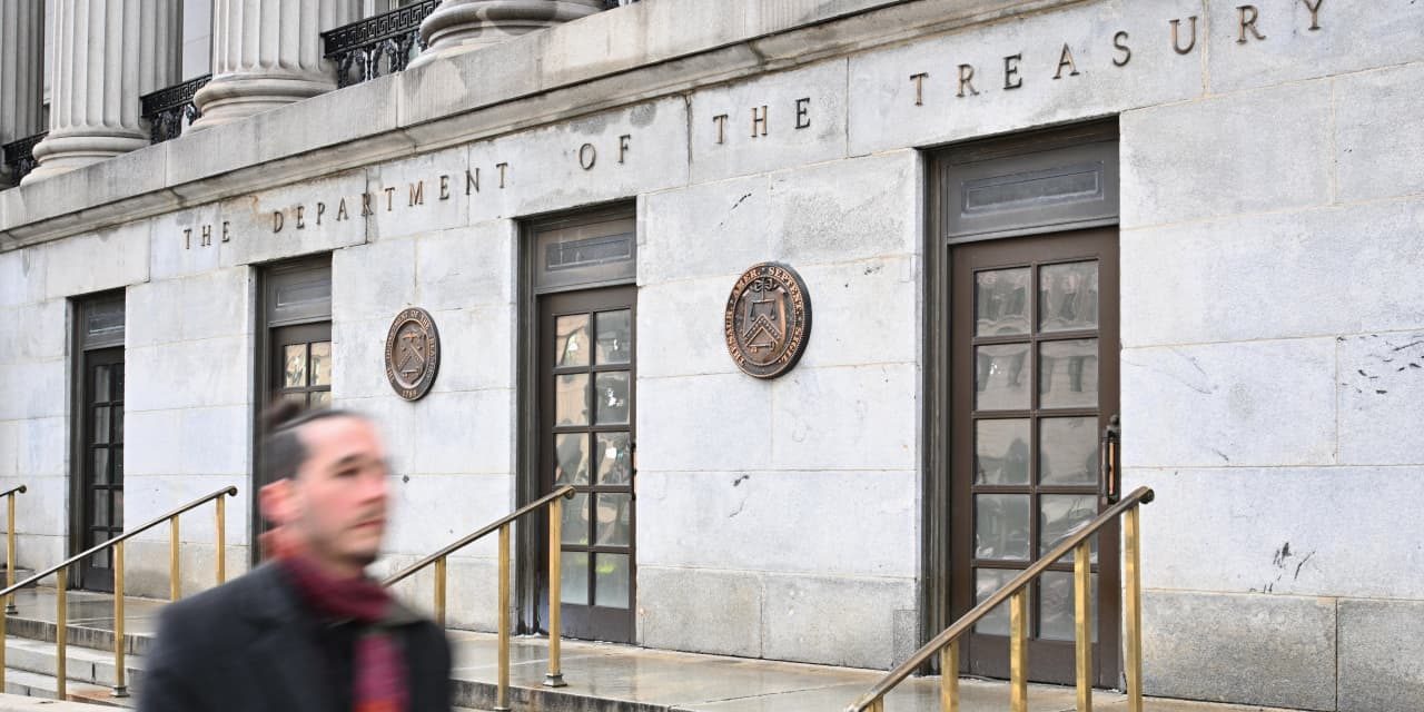 Bonds Bounce as Treasury Shows Willingness to Lower Long-Term Yields