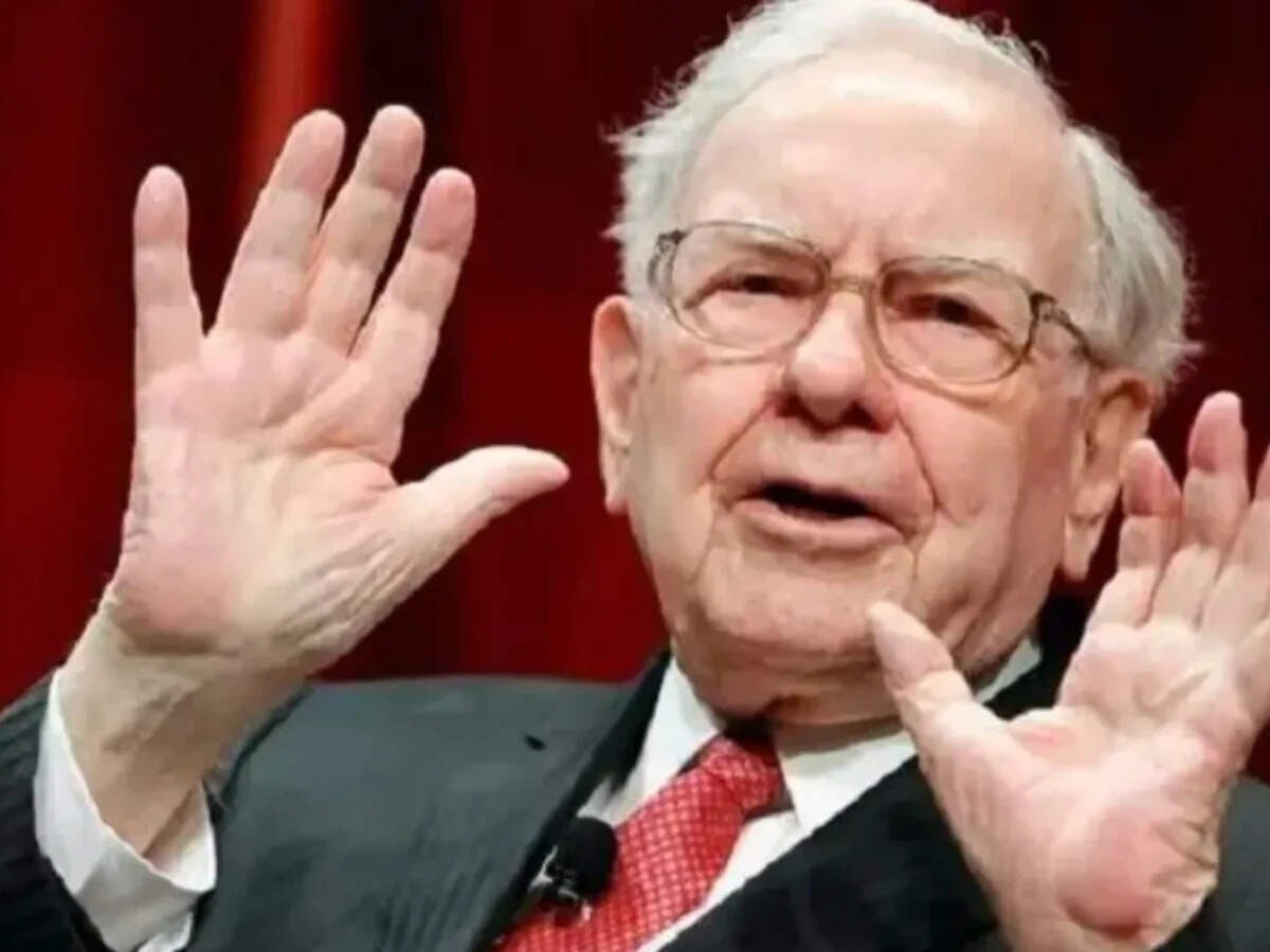 Warren Buffett admits to a rare mistake with these 2 big tech stock bets