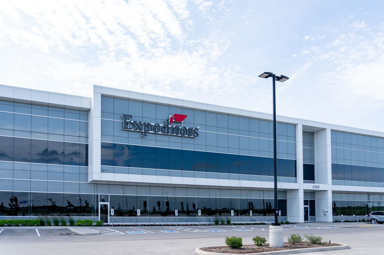 What Are Wall Street Analysts' Target Price for Expeditors International Stock?