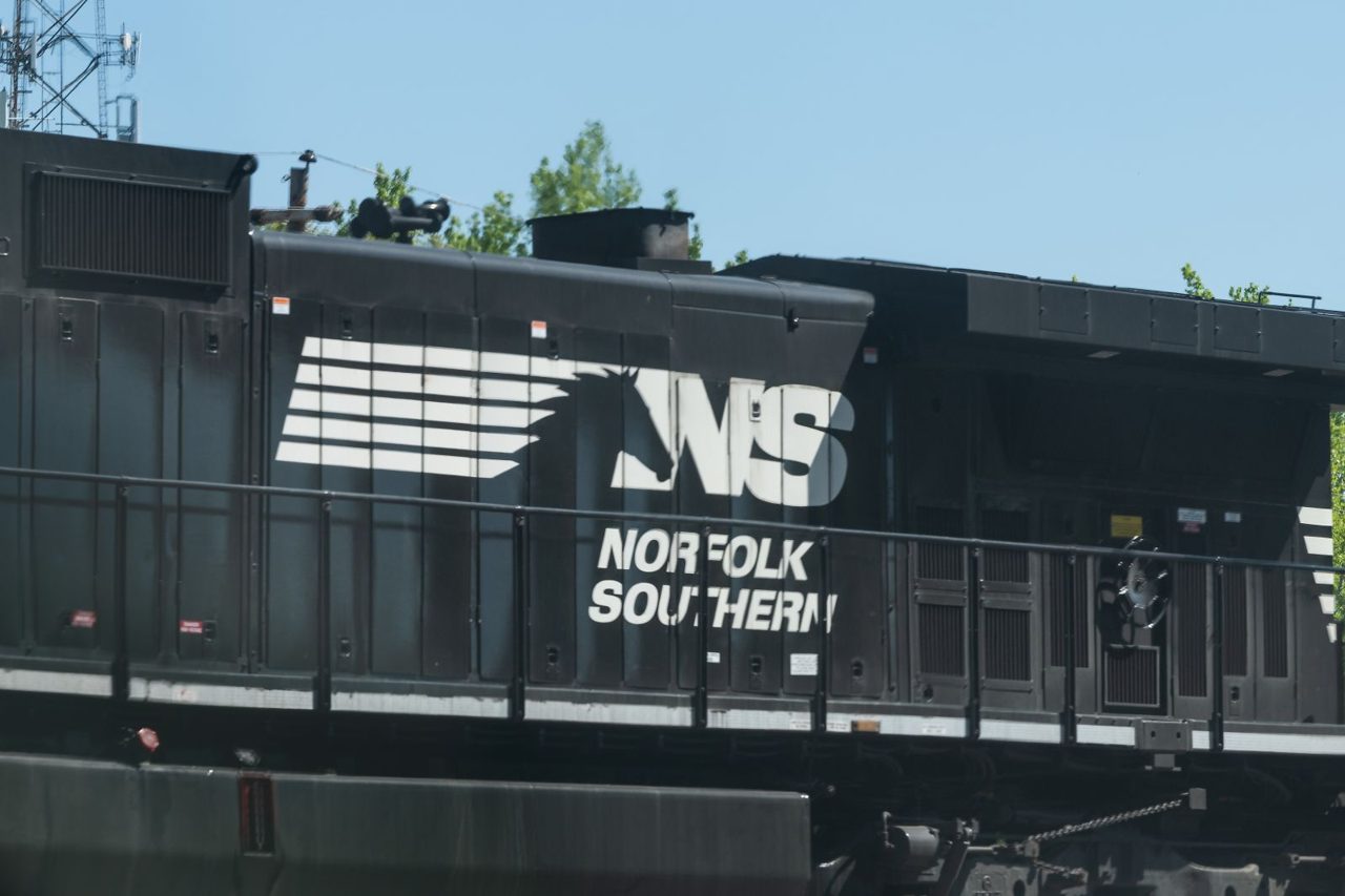 Do Wall Street Analysts Like Norfolk Southern Stock?