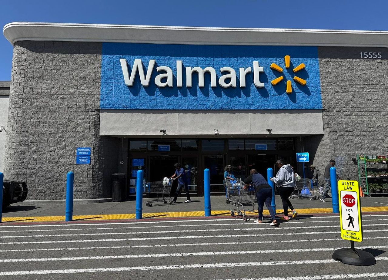 Walmart Reports Strong Q2 Online Sales, But Store Results Disappoint Analysts