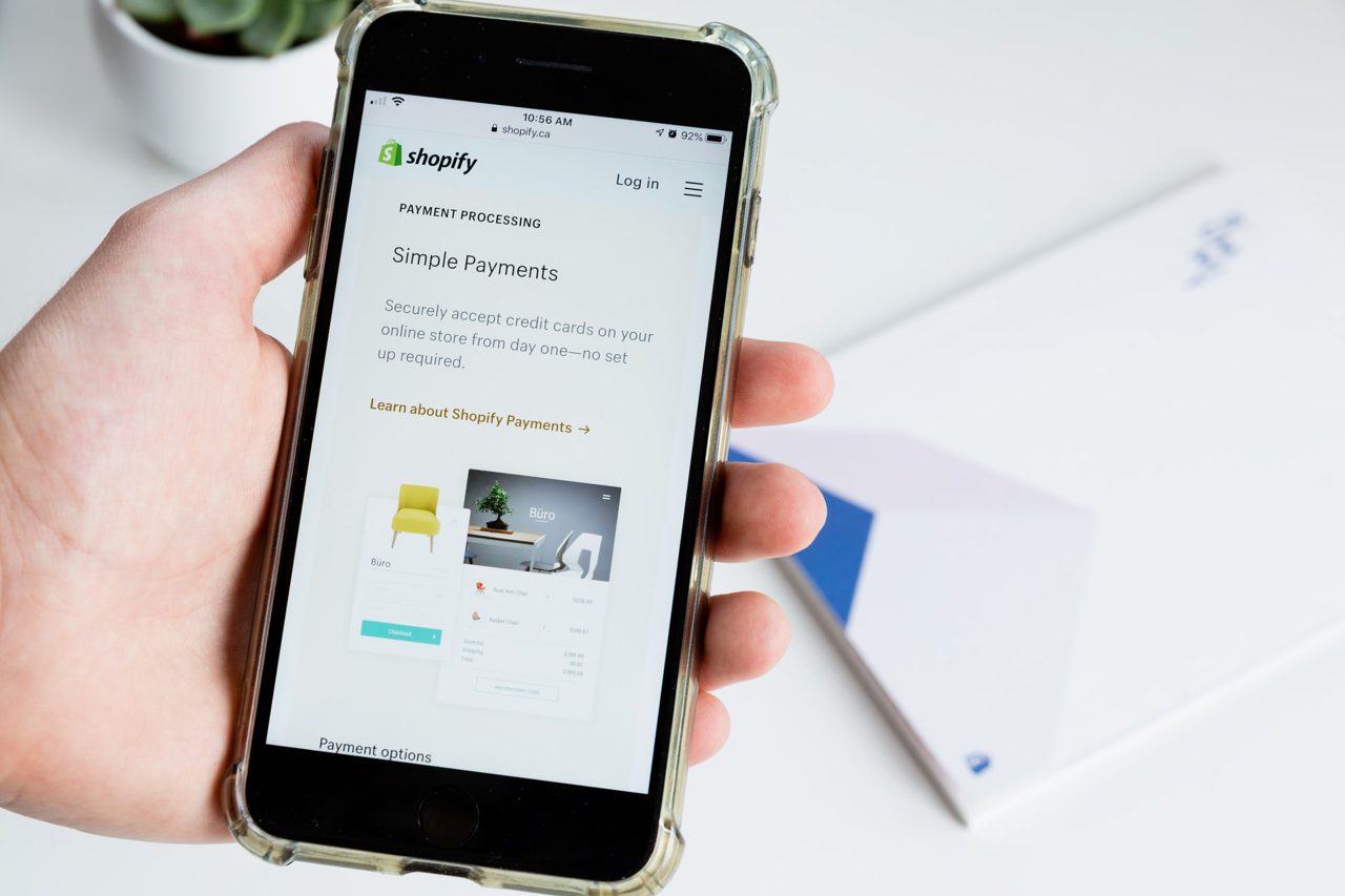 Jefferies, Stifel Upgrade Shopify as AI Threat Narrative Shifts